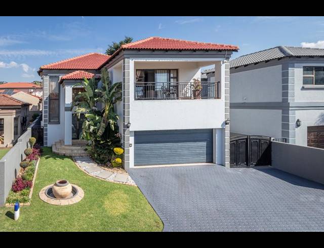 5 BEDROOM HOUSE FOR SALE IN RUIMSIG